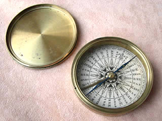 Early 19th century Georgian brass cased pocket compass 